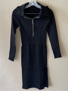 QQQ Black Ribbed Fitted Dress With Zipper Size Medium NWOT